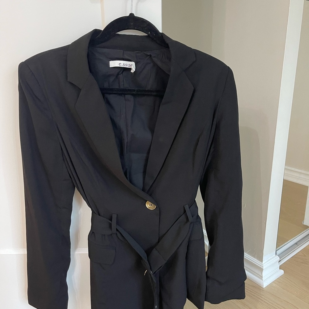 Essue Black Tailored Blazer with Belted Waist